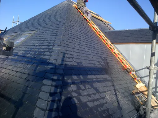 Les toitures en ardoise et nos prestations jusqu'au raccordement d'un vélux, Sérignan, FAZ Concept