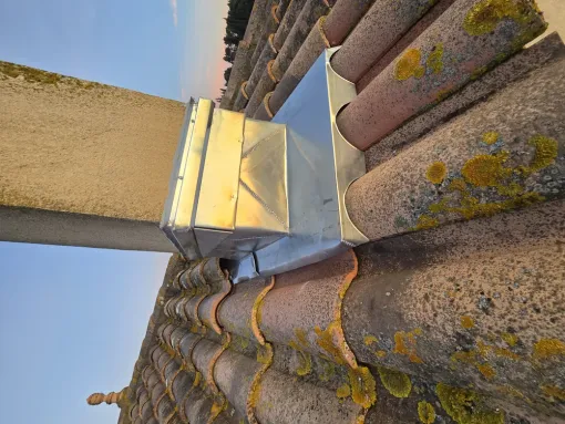 Rénovation des solins en plomb et démoussage de toiture à Lespignan, Sérignan, FAZ Concept