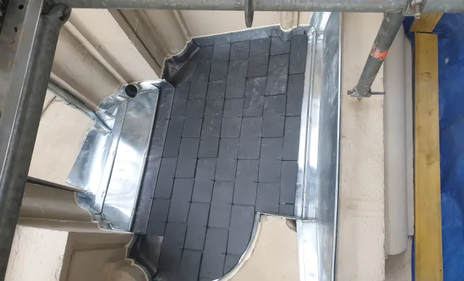 Les toitures en ardoise et nos prestations jusqu'au raccordement d'un vélux, Sérignan, FAZ Concept