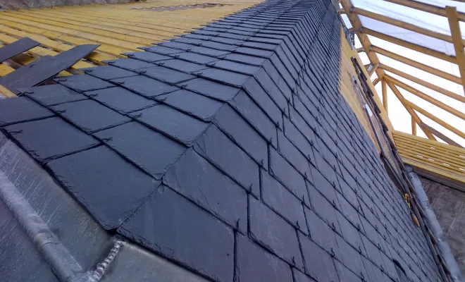 Les toitures en ardoise et nos prestations jusqu'au raccordement d'un vélux, Sérignan, FAZ Concept