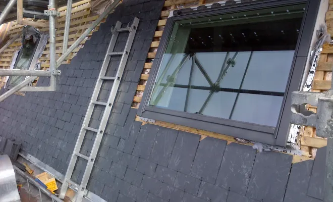 Les toitures en ardoise et nos prestations jusqu'au raccordement d'un vélux, Sérignan, FAZ Concept