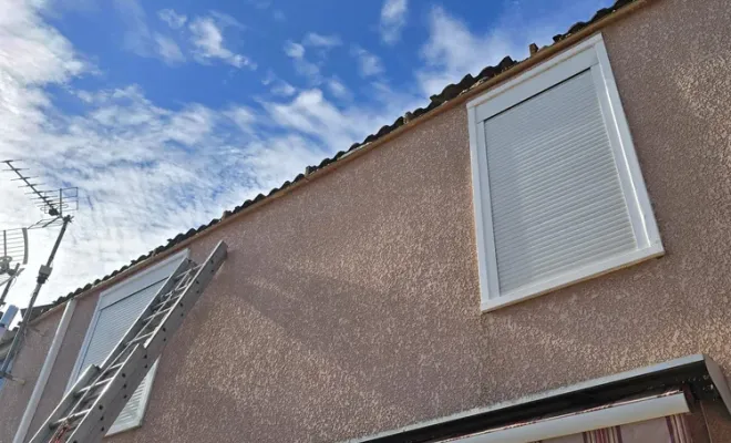 Remplacement d'une planche d'égout en bois par une en PVC blanc à Sérignan, Sérignan, FAZ Concept