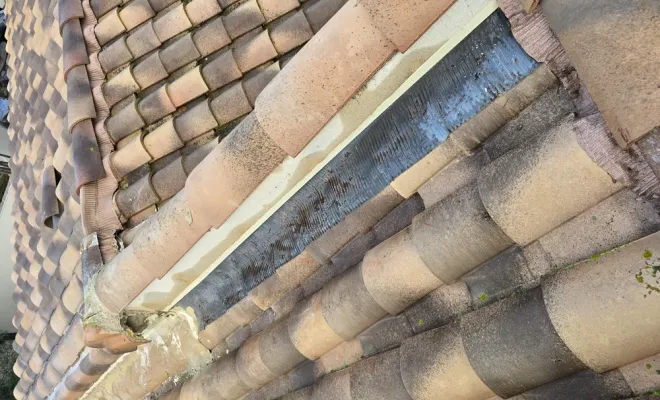 Réfection des solins en plomb et remplacement de faitage à Bessan, Sérignan, FAZ Concept